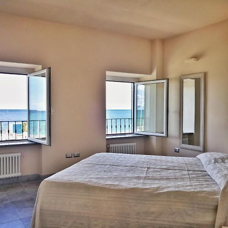 Appartamento Deluxe Con Terrazza Sul Mare سافونا المظهر الخارجي الصورة