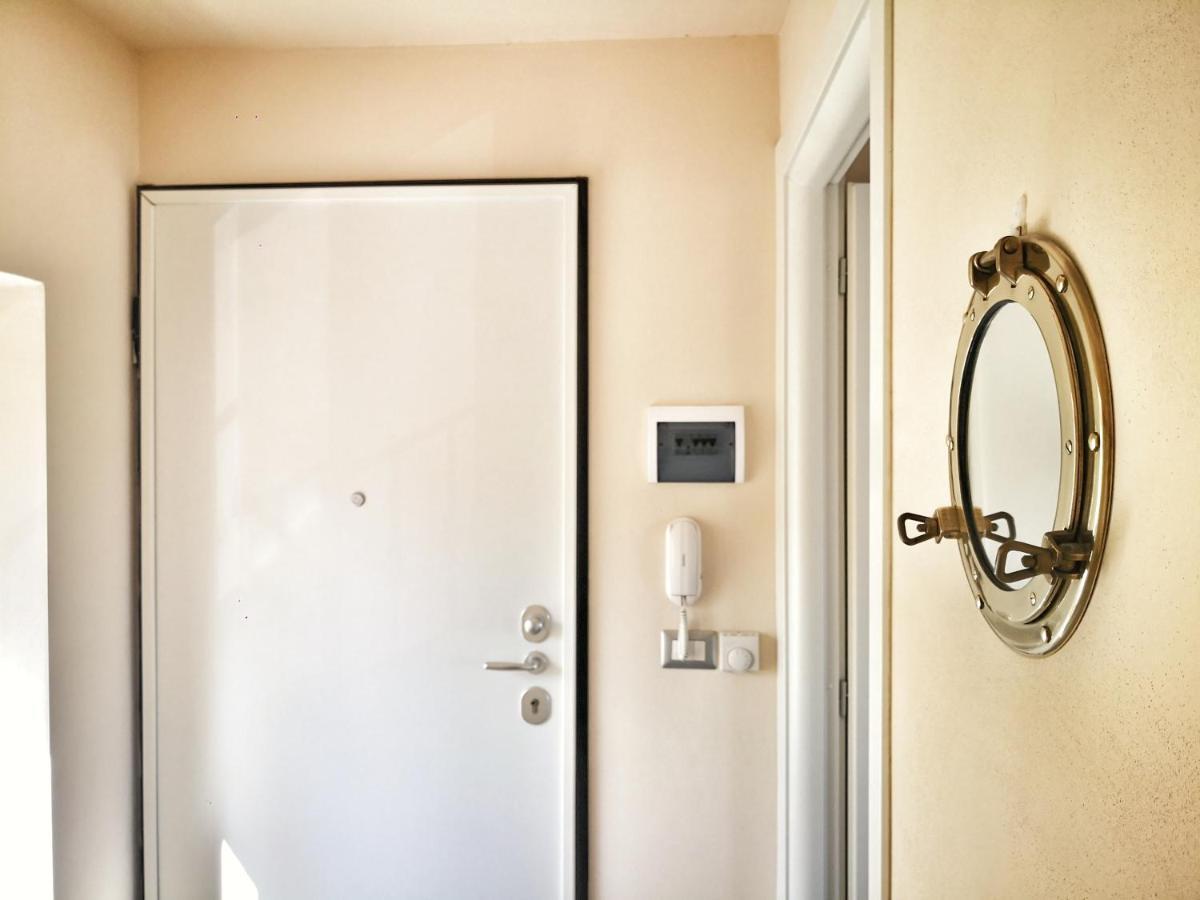 Appartamento Deluxe Con Terrazza Sul Mare سافونا المظهر الخارجي الصورة