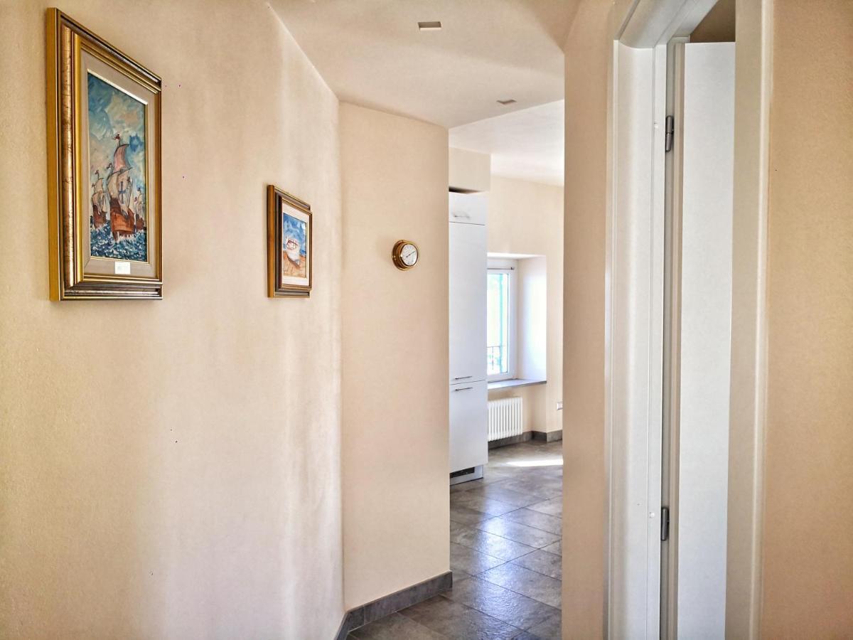 Appartamento Deluxe Con Terrazza Sul Mare سافونا المظهر الخارجي الصورة
