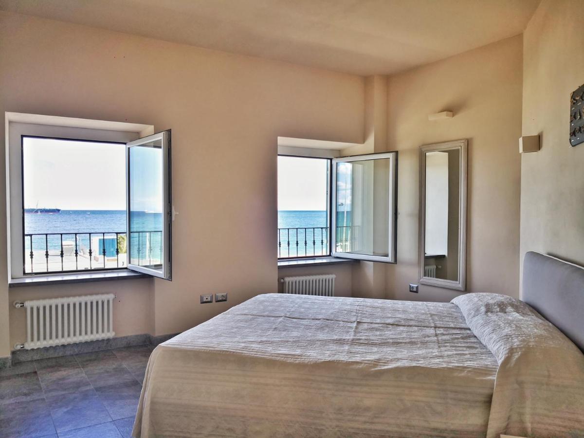 Appartamento Deluxe Con Terrazza Sul Mare سافونا المظهر الخارجي الصورة