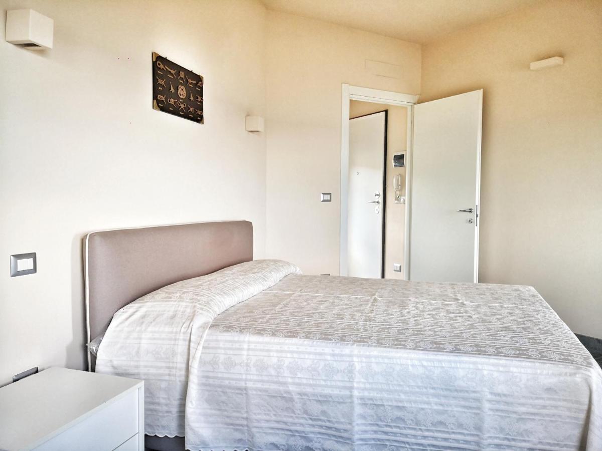 Appartamento Deluxe Con Terrazza Sul Mare سافونا المظهر الخارجي الصورة