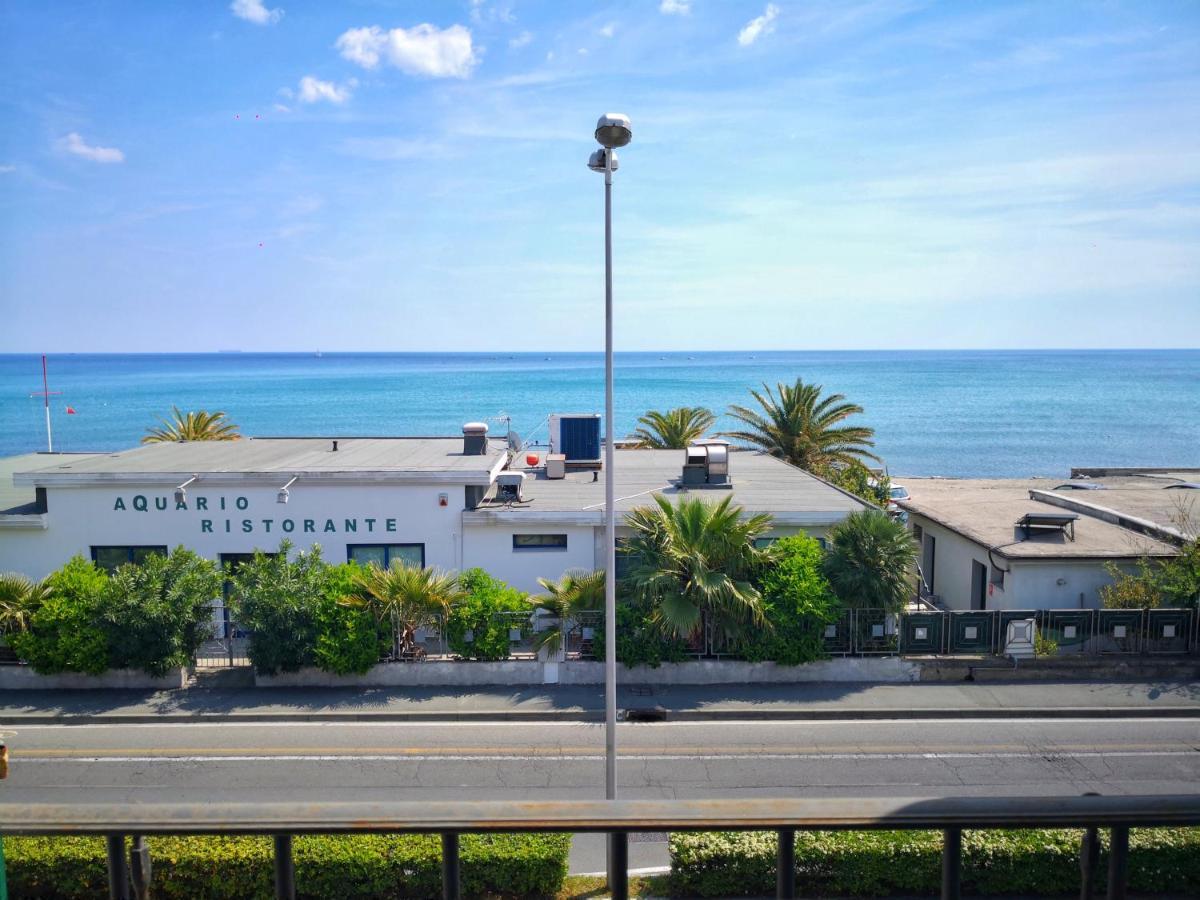 Appartamento Deluxe Con Terrazza Sul Mare سافونا المظهر الخارجي الصورة